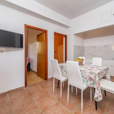 In Barbat With Balcony, Air Conditioning 660-3 * Barbat na Rabu