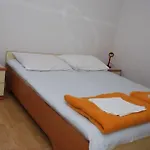 In Barbat With Balcony, Air Conditioning 660-3 דירה Barbat na Rabu