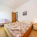 In Barbat With Balcony, Air Conditioning 660-3 דירה *