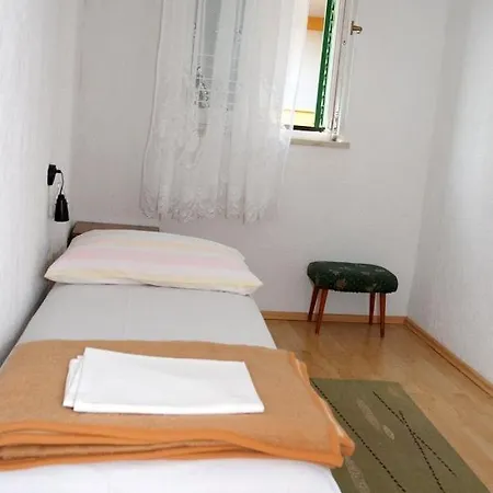 Apartament In Barbat With Balcony, Air Conditioning 660-3